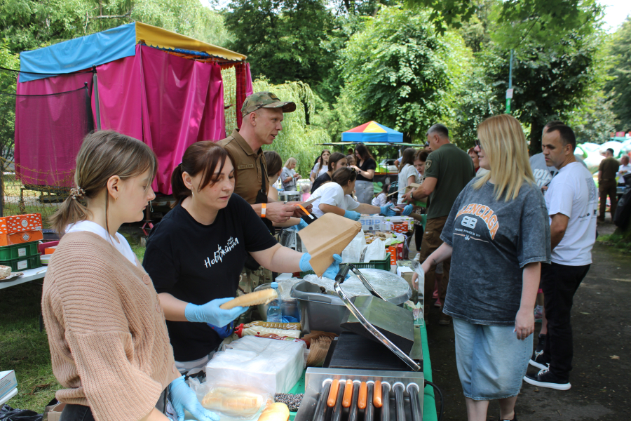 Charity fair - Слайд 1