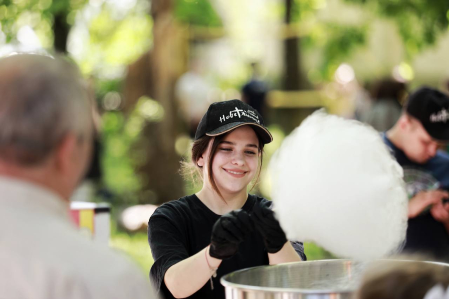 Charity event in the city park of Boryslav - Слайд 1